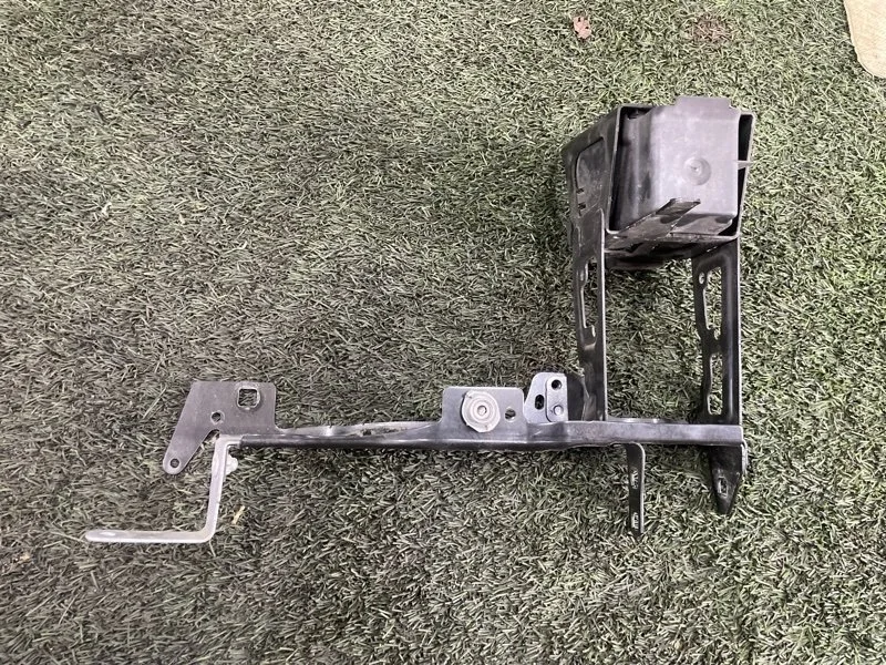 Кронштейн фары Bmw 3 2012 51647245792 F30 N20B20, передний правый