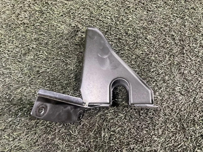 Кронштейн замка капота BMW 3 2010 e90