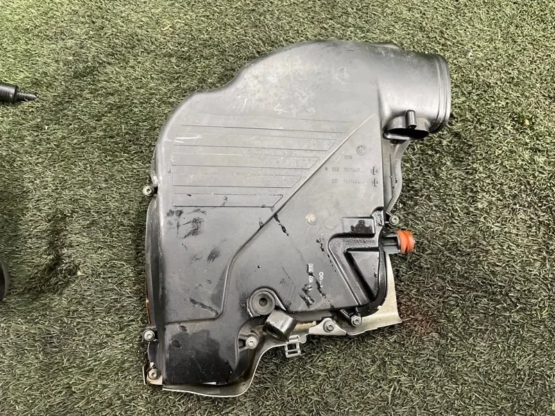 Корпус воздушного фильтра BMW 7 2012 f01