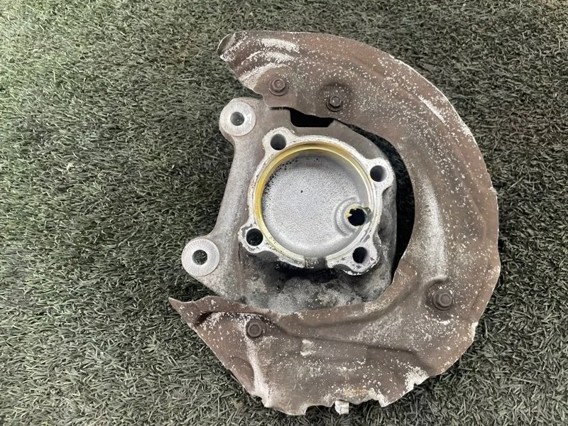 Кулак поворотный BMW 3 2010 e90