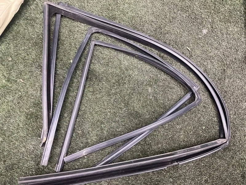 Уплотнитель двери BMW X5 2005 E53