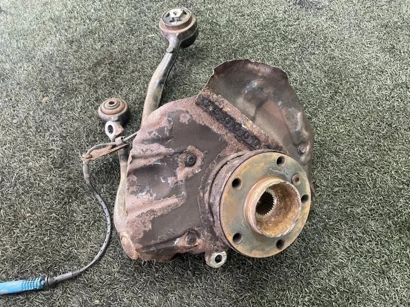 Кулак поворотный BMW X5 2005 E53