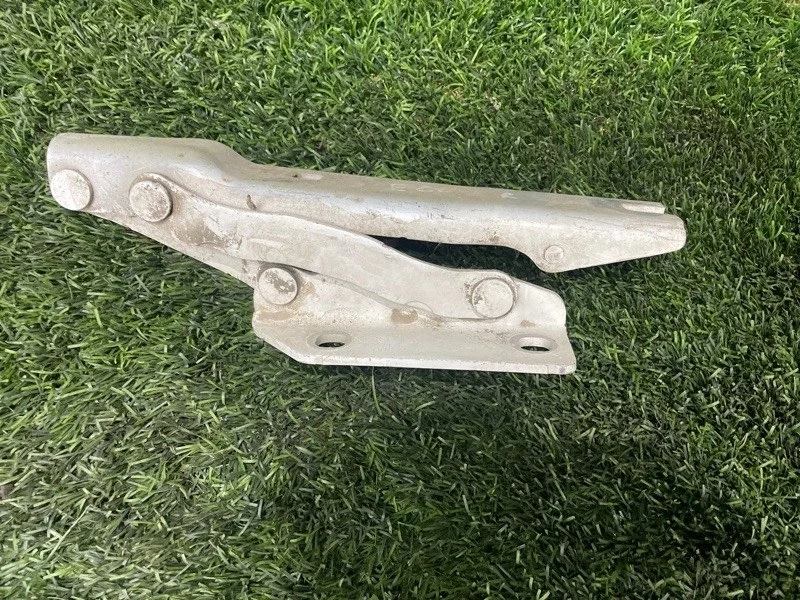 Петля капота BMW 5 2005 E60