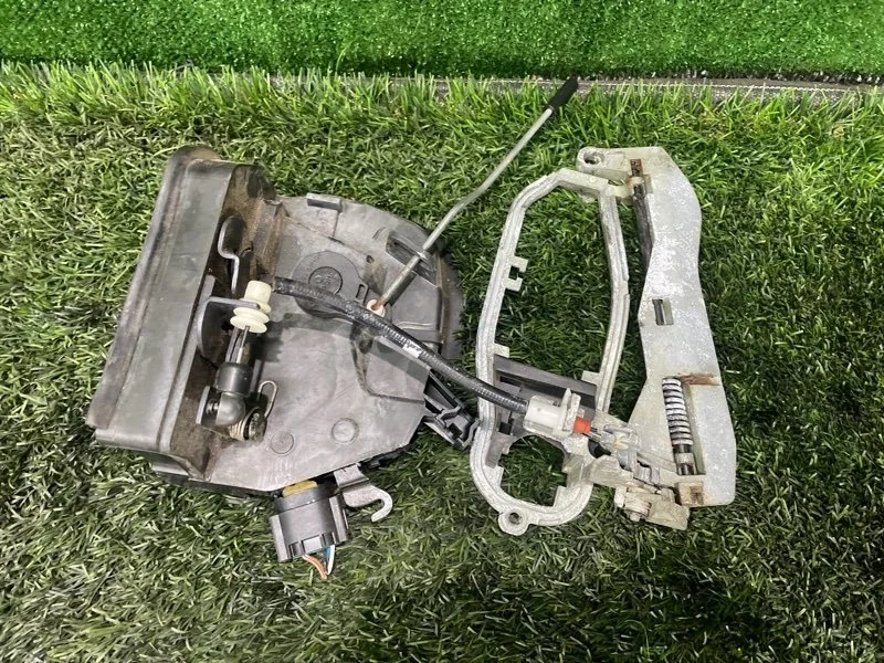 Замок боковой двери BMW X5 2005 E53