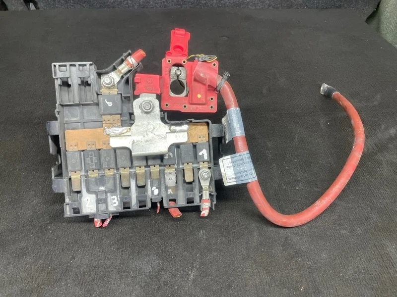 Плюсовая клемма АКБ Bmw 5 2012 61149177773 F10 N52B25, задняя