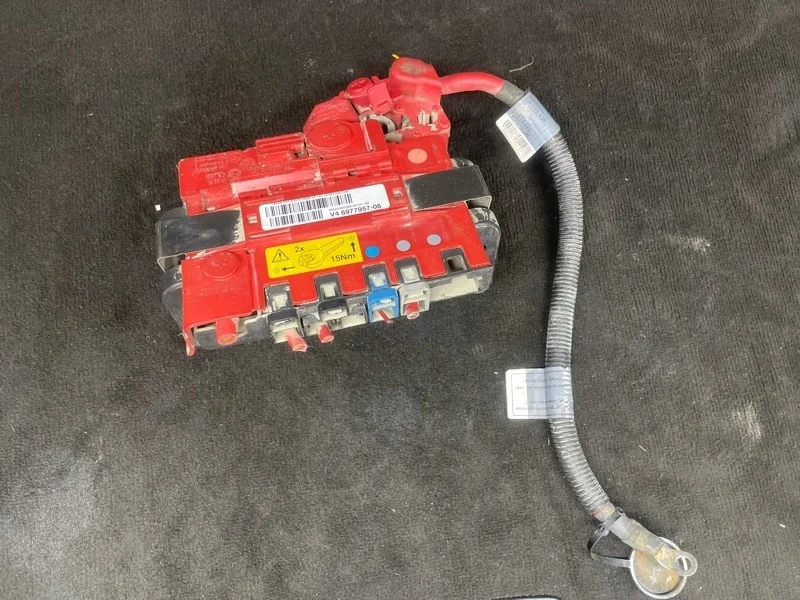 Плюсовая клемма акб BMW X5 2009 e70