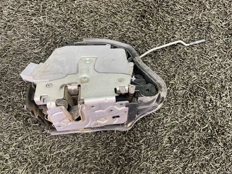 Замок боковой двери BMW X5 2006 E53