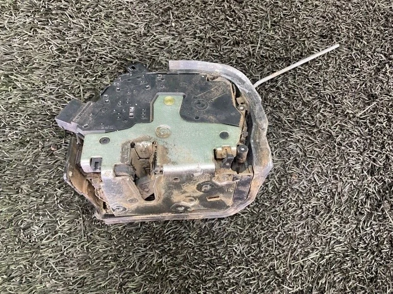 Замок боковой двери BMW X5 2006 E53