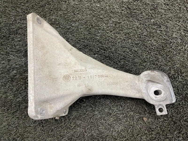 Кронштейн двигателя BMW X5 2001 E53