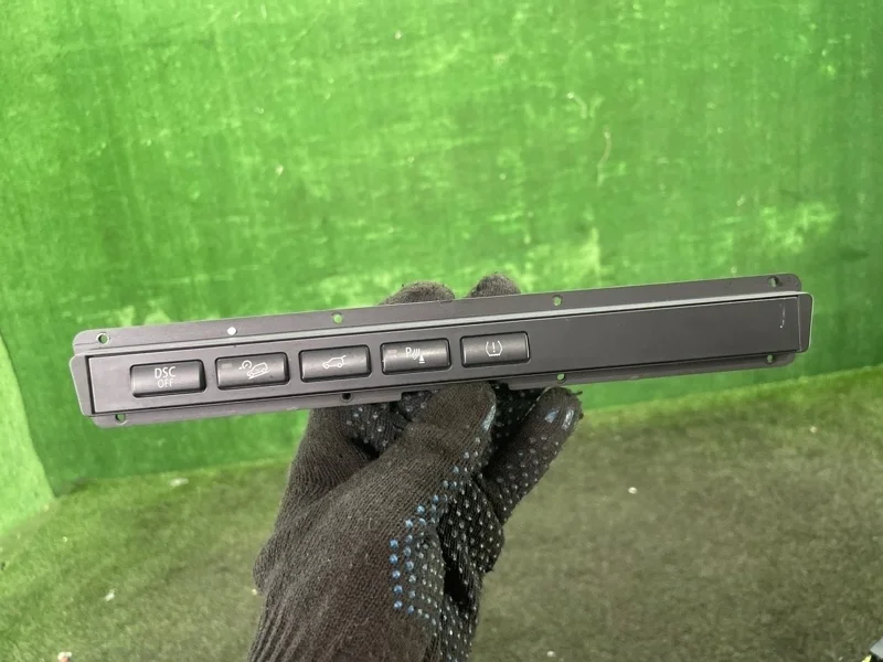 Блок кнопок в центральной консоли BMW X5 2005 E53