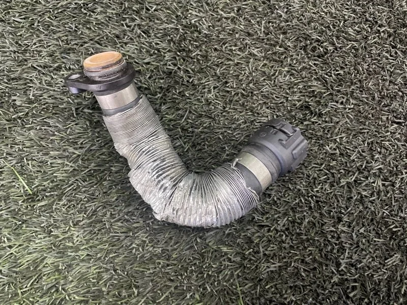 Патрубок системы охлаждения BMW 3 2010 e90