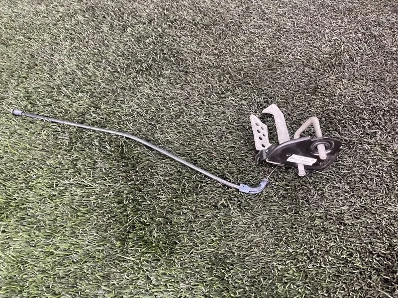 Крюк замка капота BMW 5 2016 F10