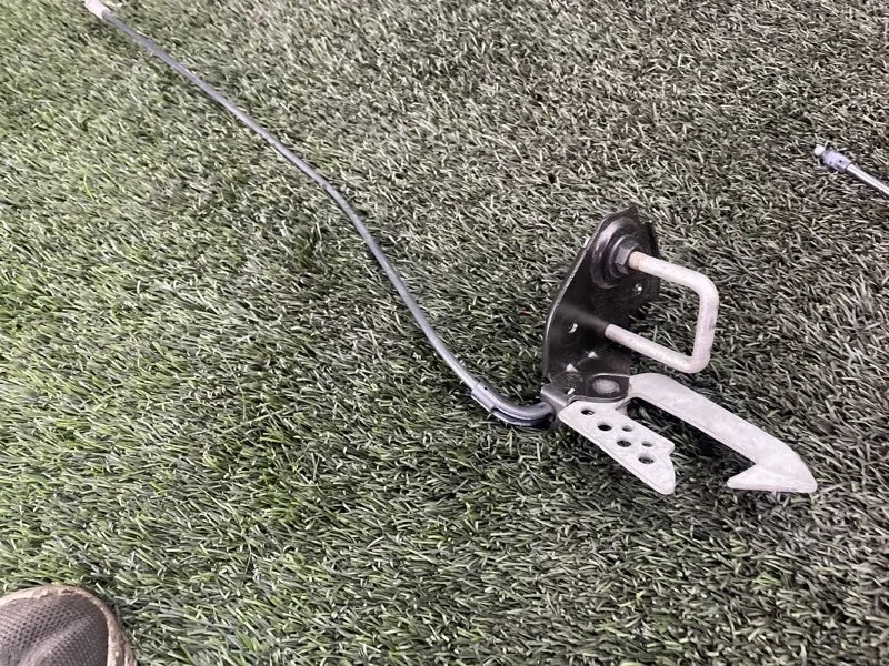 Крюк замка капота BMW 5 2016 F10