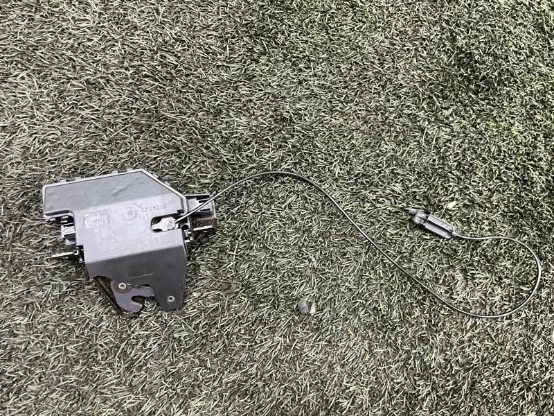 Замок багажника BMW 1 E87