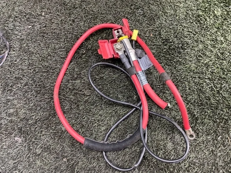 Плюсовая клемма акб BMW 3 2007 e90