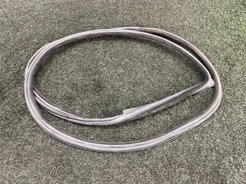 Уплотнительная резинка боковой двери BMW 3 e92