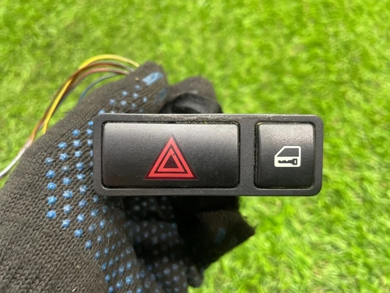 Кнопка аварийной сигнализации BMW X5 2006 E53