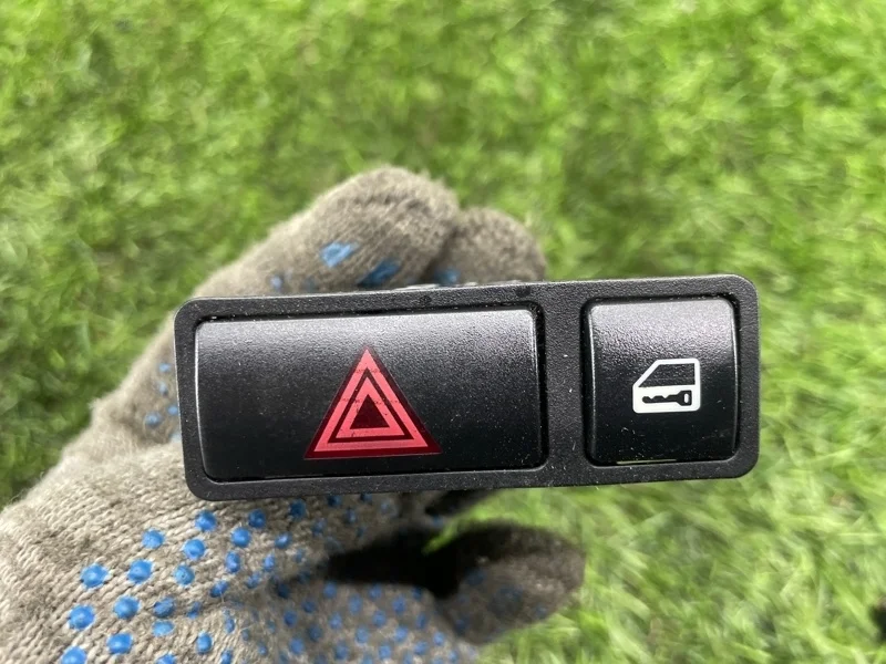 Кнопка аварийной сигнализации BMW X5 2006 E53