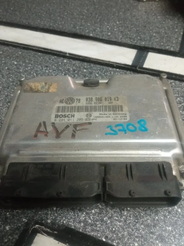 Блок управления двигателем Skoda Superb