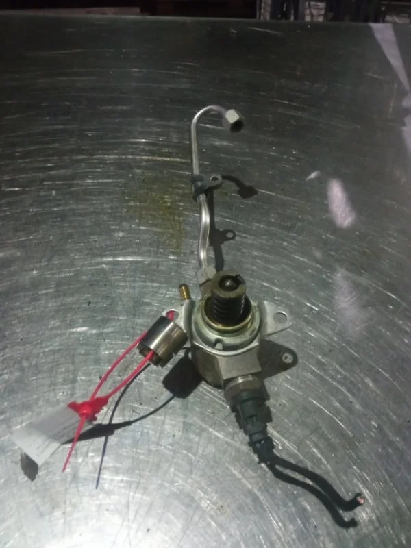 Топливный насос высокого давления Volkswagen Golf