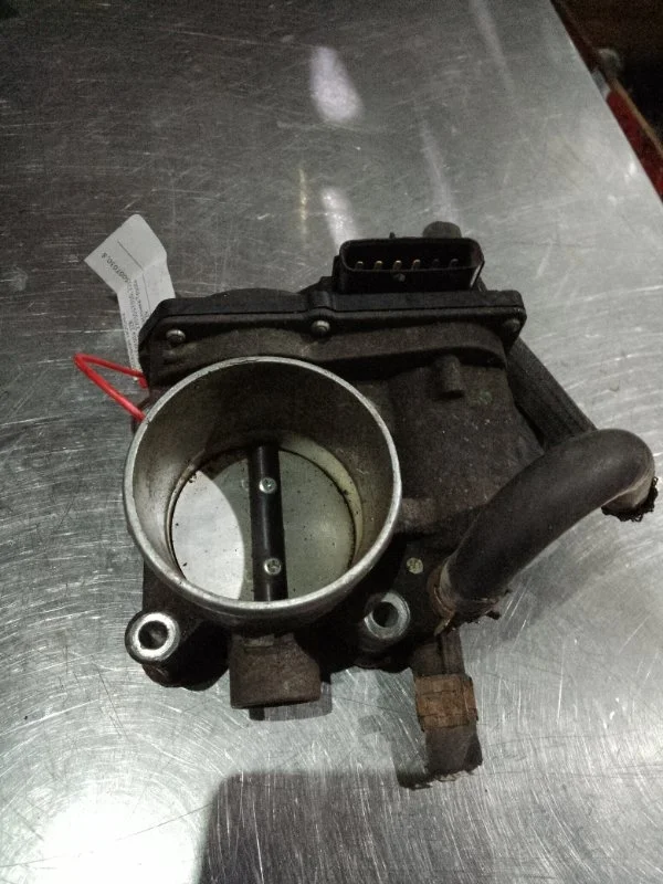 Дроссельная заслонка Toyota Corolla