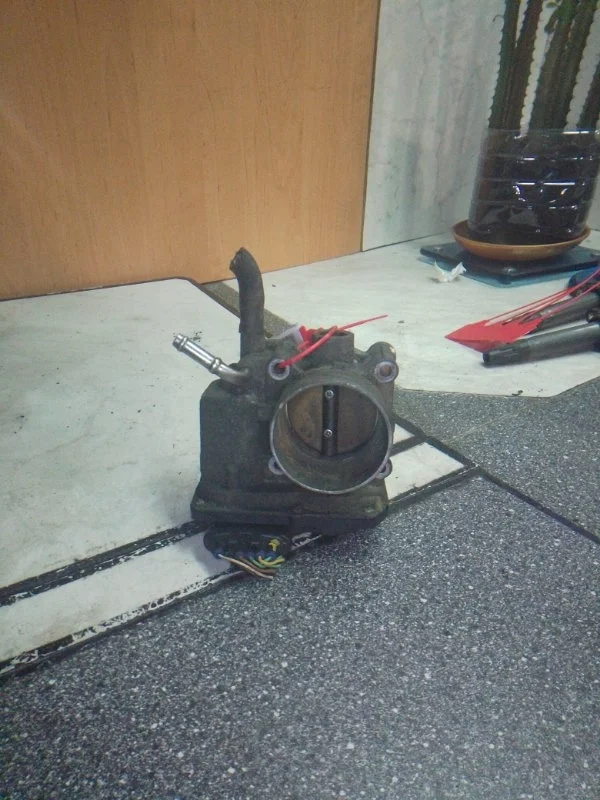 Дроссельная заслонка Toyota Avensis