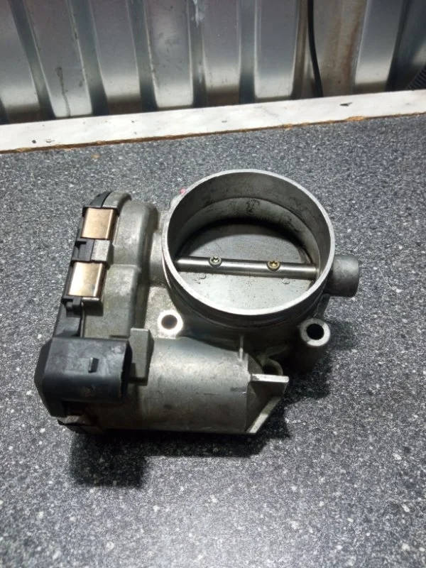 Дроссельная заслонка Audi A6