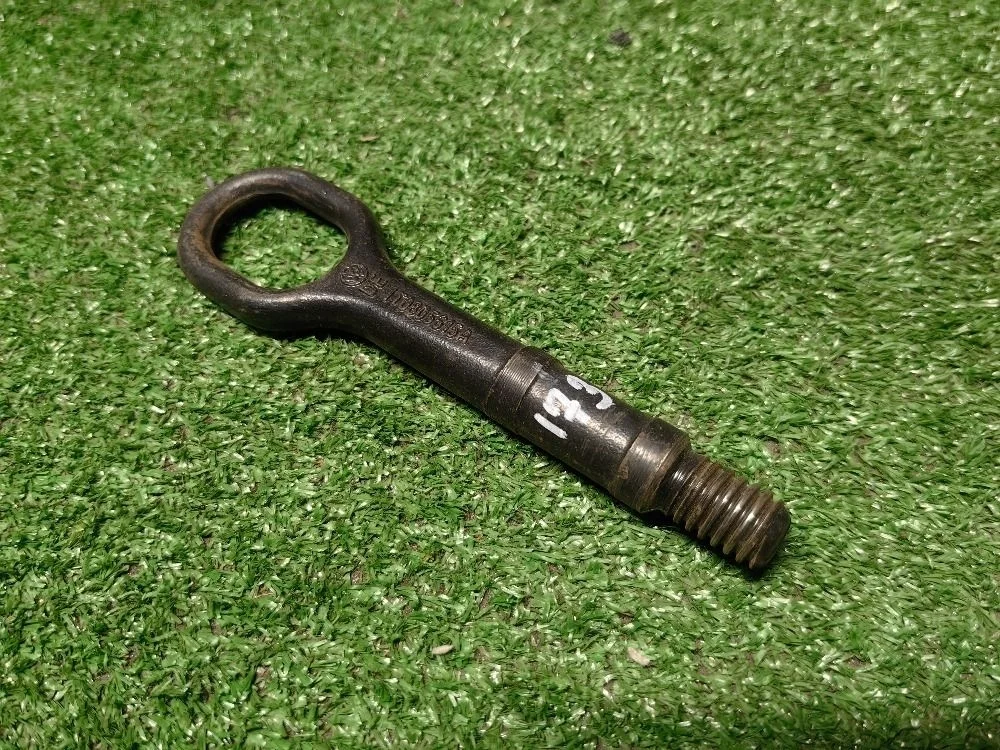 Крюк буксировочный Volkswagen Tiguan