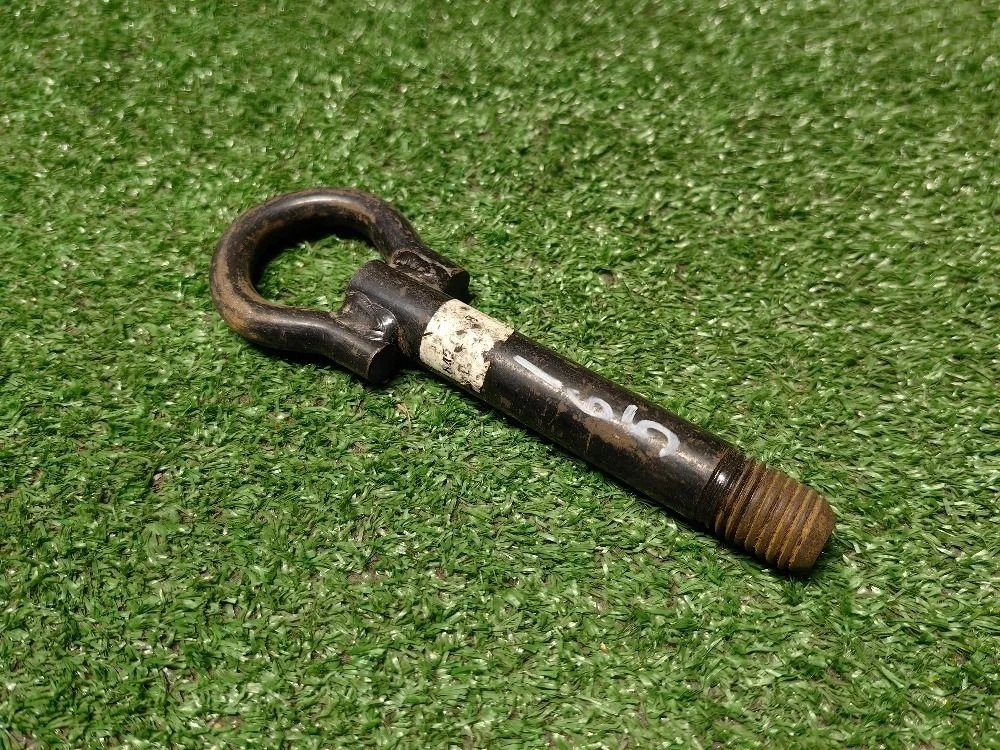 Крюк буксировочный Renault Logan 1