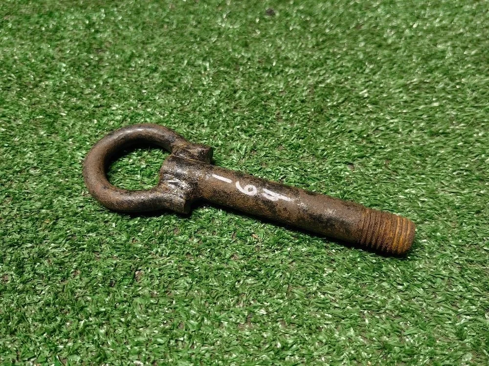 Крюк буксировочный Renault Logan 1