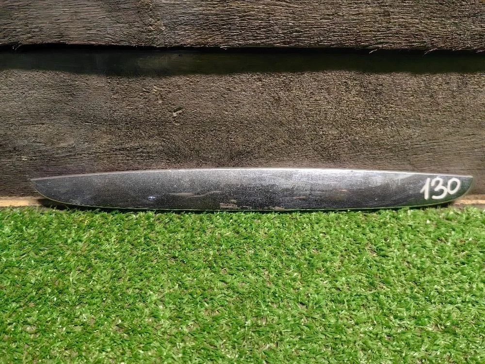 Молдинг капота правый BMW E90