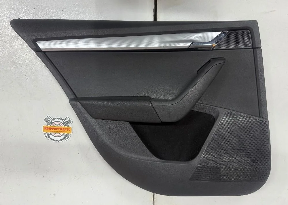 Обшивка (карта) двери задней левой Skoda Octavia III (2013—2017)
