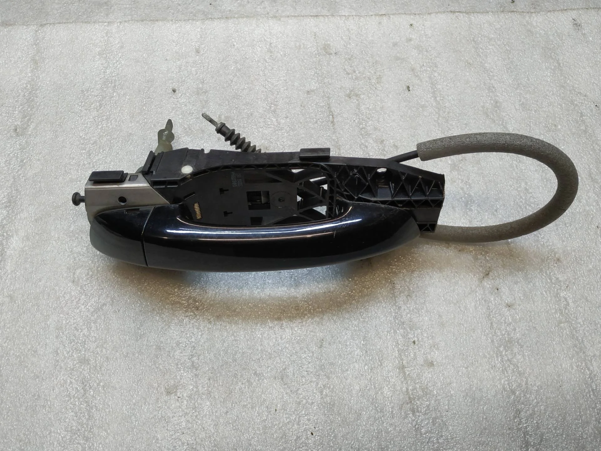 ручка наружная двери передней левой Volkswagen Touareg 2 7P6 2011