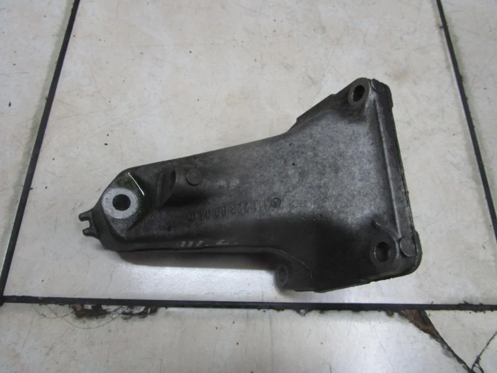 Лапа левая Mercedes-Benz