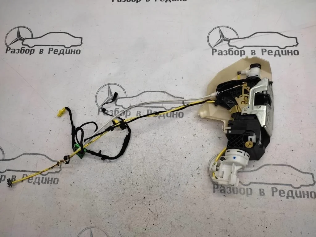 Замок двери задней правой Mercedes-Benz
