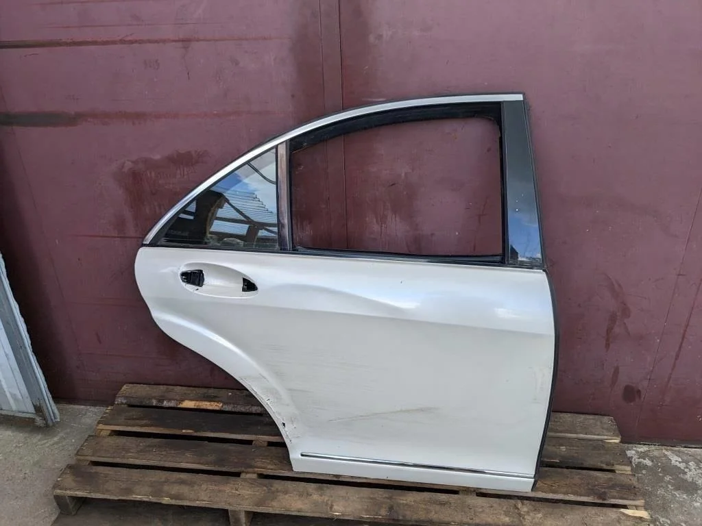 Дверь задняя правая Mercedes-Benz