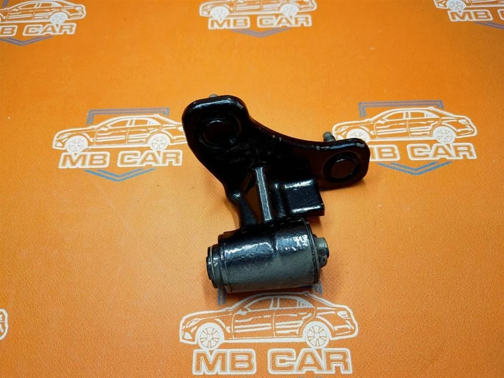 Петля двери Mercedes-Benz