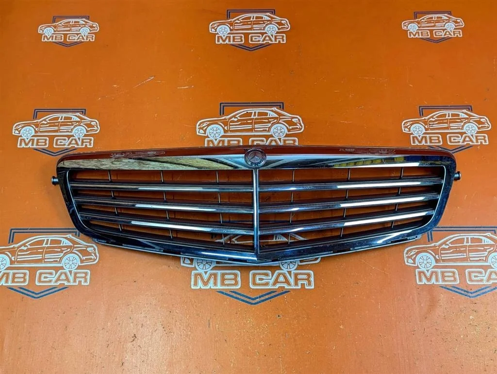 Решетка радиатора Mercedes-Benz