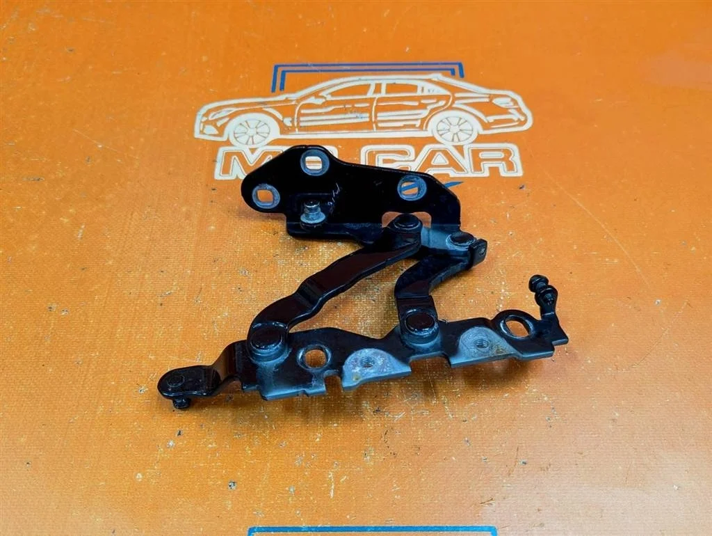 Петля капота Mercedes-Benz