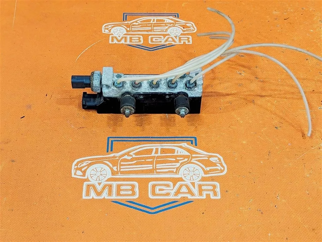 Блок клапанов пневмоподвески Mercedes-Benz