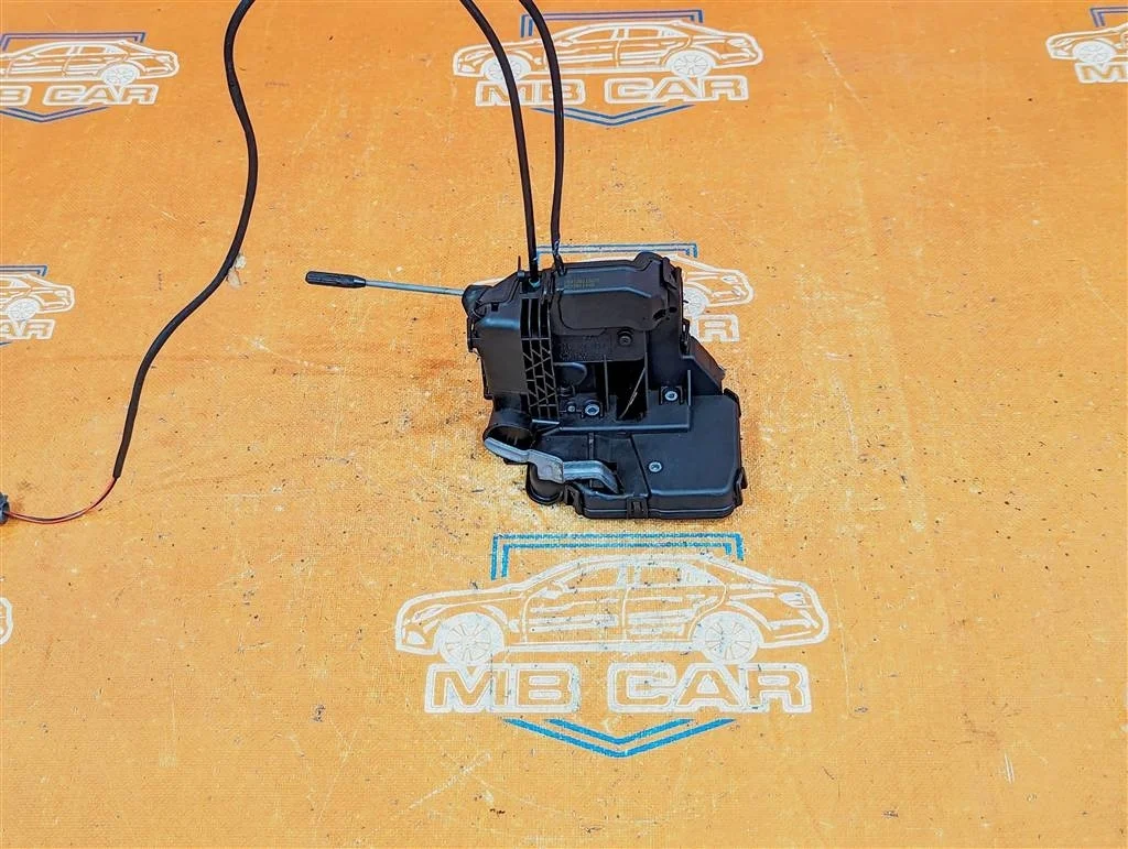 Замок двери передней правой Mercedes-Benz