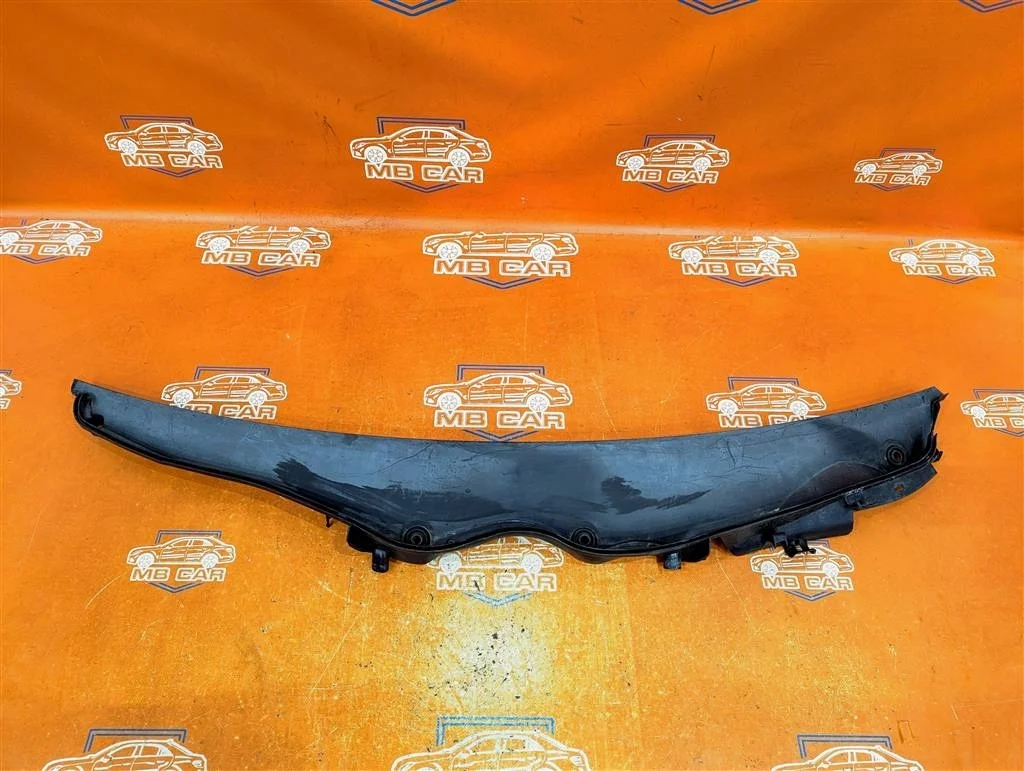 Жабо Mercedes-Benz