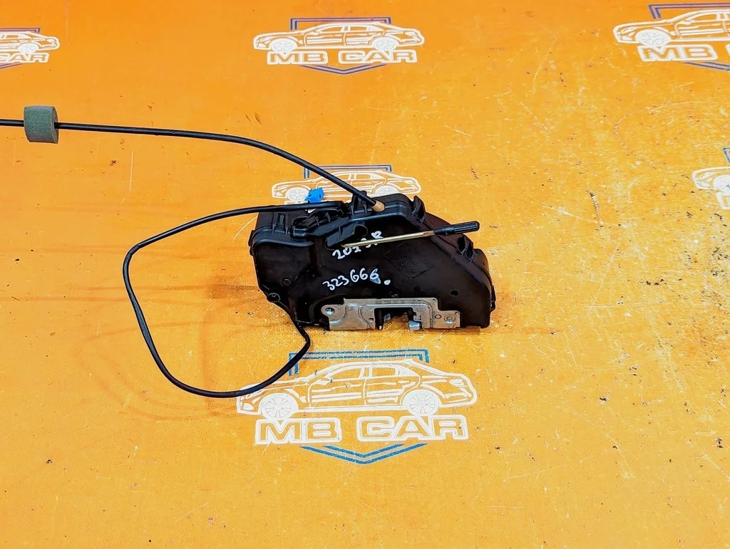 Замок двери задней правой Mercedes-Benz