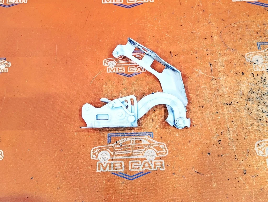 Петля капота Mercedes-Benz