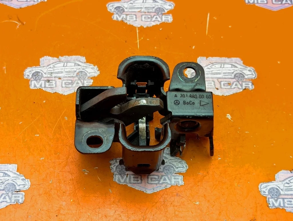 Замок капота Mercedes-Benz