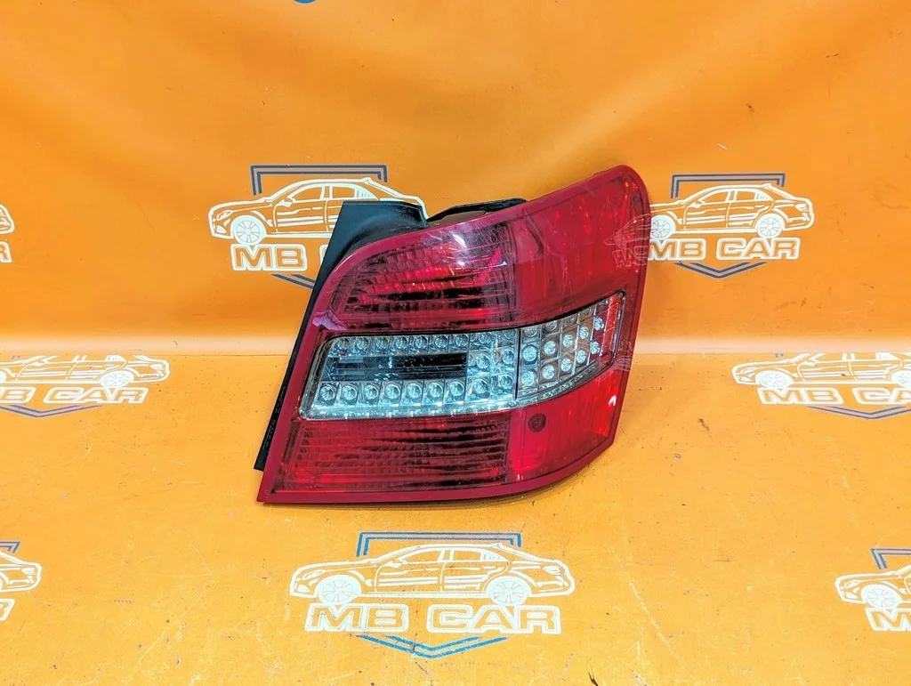Фонарь задний правый Mercedes-Benz