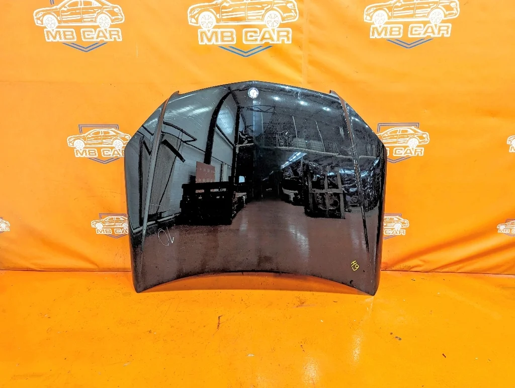 Капот Mercedes-Benz