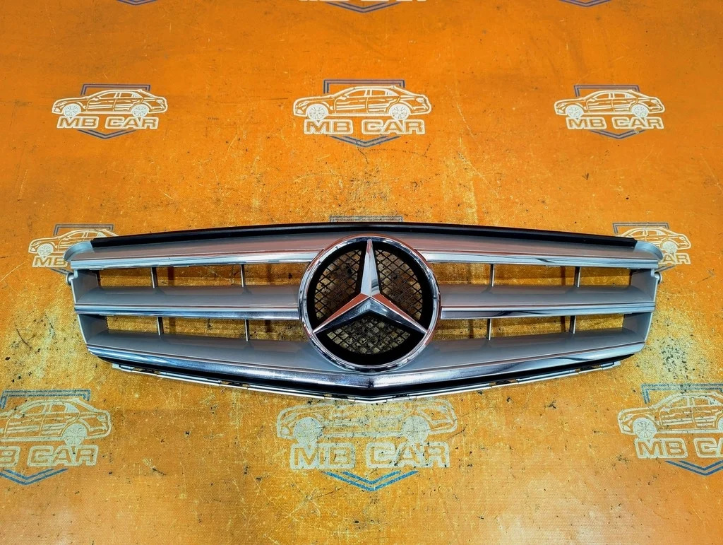 Решетка радиатора Mercedes-Benz