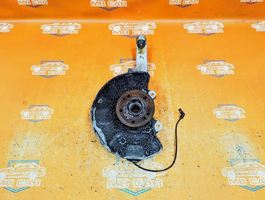 Кулак поворотный передний левый Mercedes-Benz