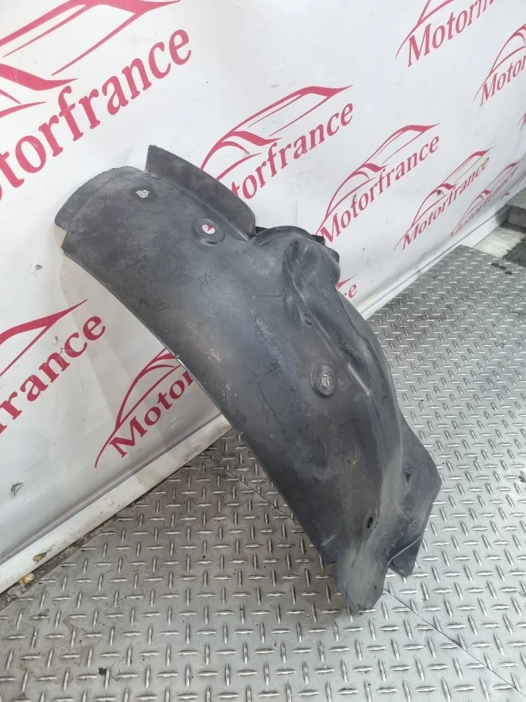 Подкрылок Renault Scenic 8200136725 1, передний левый
